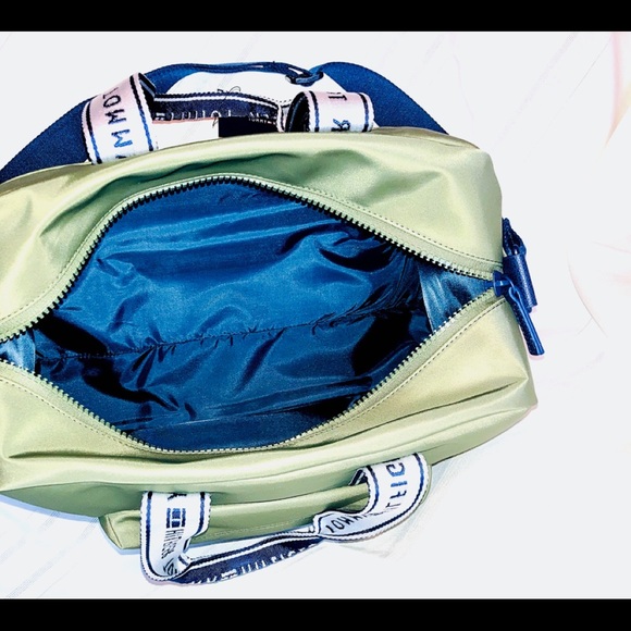 tommy hilfiger Green duffle bag in size medium Bag Trendy Affordable Price Deal - Picture 5 of 9